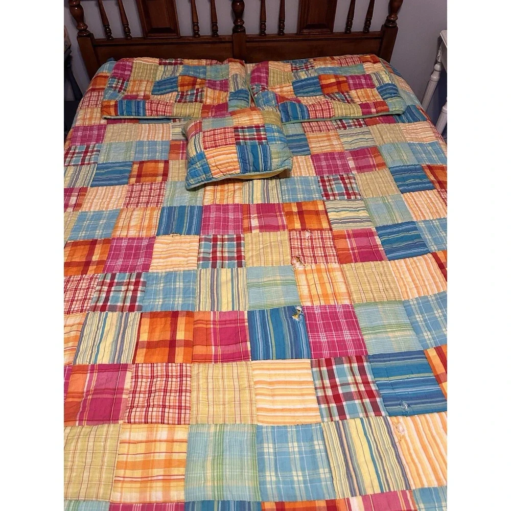 The Company Store Patchwork Quilt Pillow Shams Throw Pillow Set Needs Repair‎